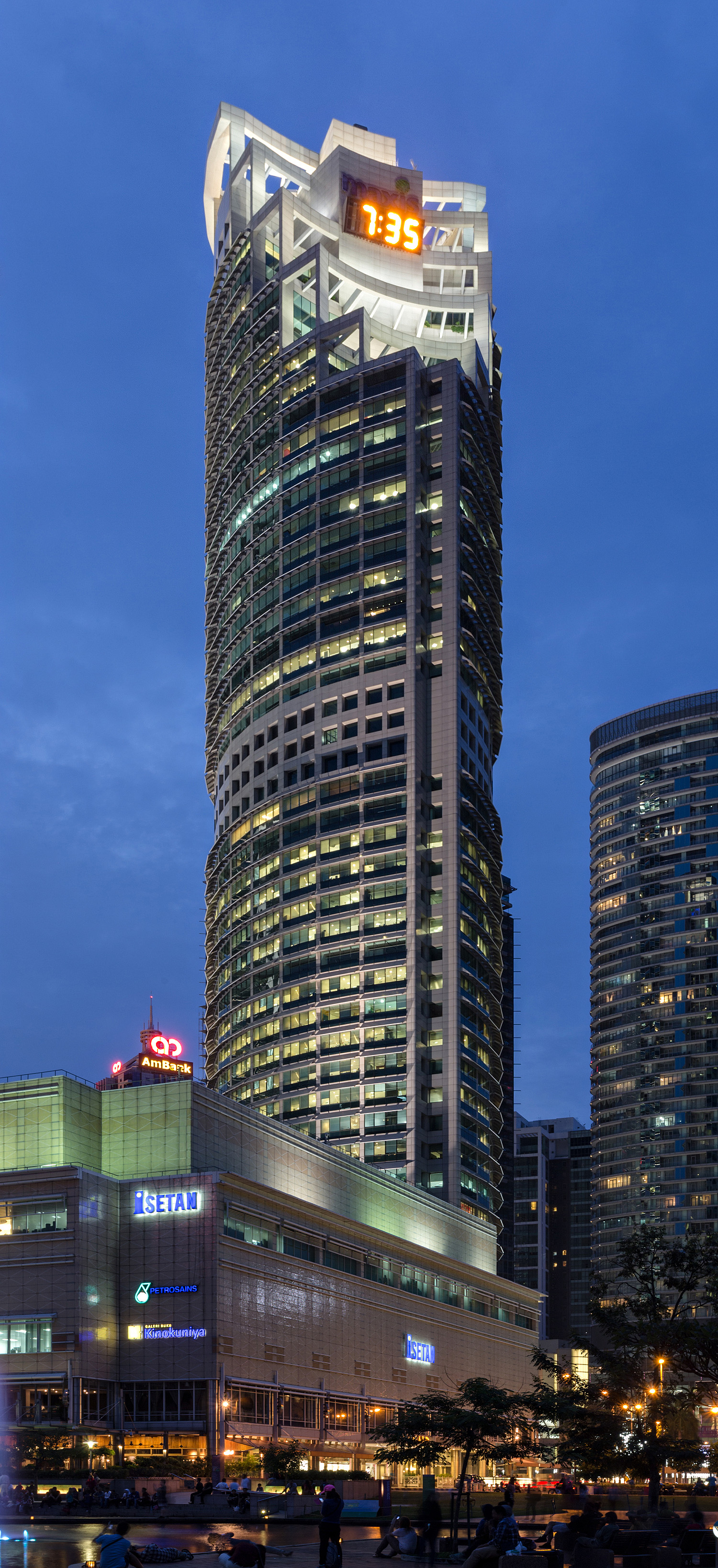 Menara Maxis, Kuala Lumpur - View from KLCC Park. © Mathias Beinling